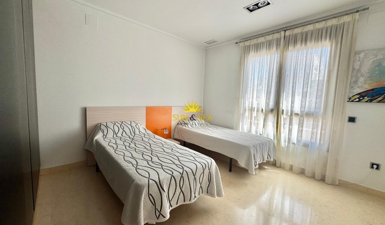 Resale - Villa / Semi detached - Orihuela Costa - Cabo Roig