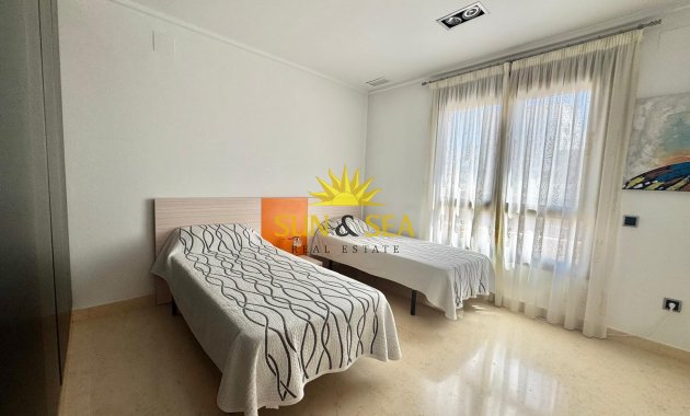 Resale - Villa / Semi detached - Orihuela Costa - Cabo Roig