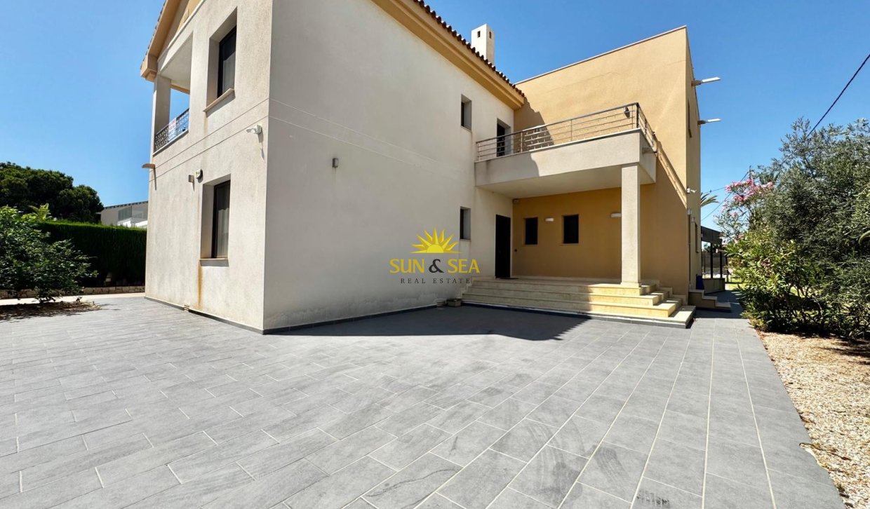 Resale - Villa / Semi detached - Orihuela Costa - Cabo Roig