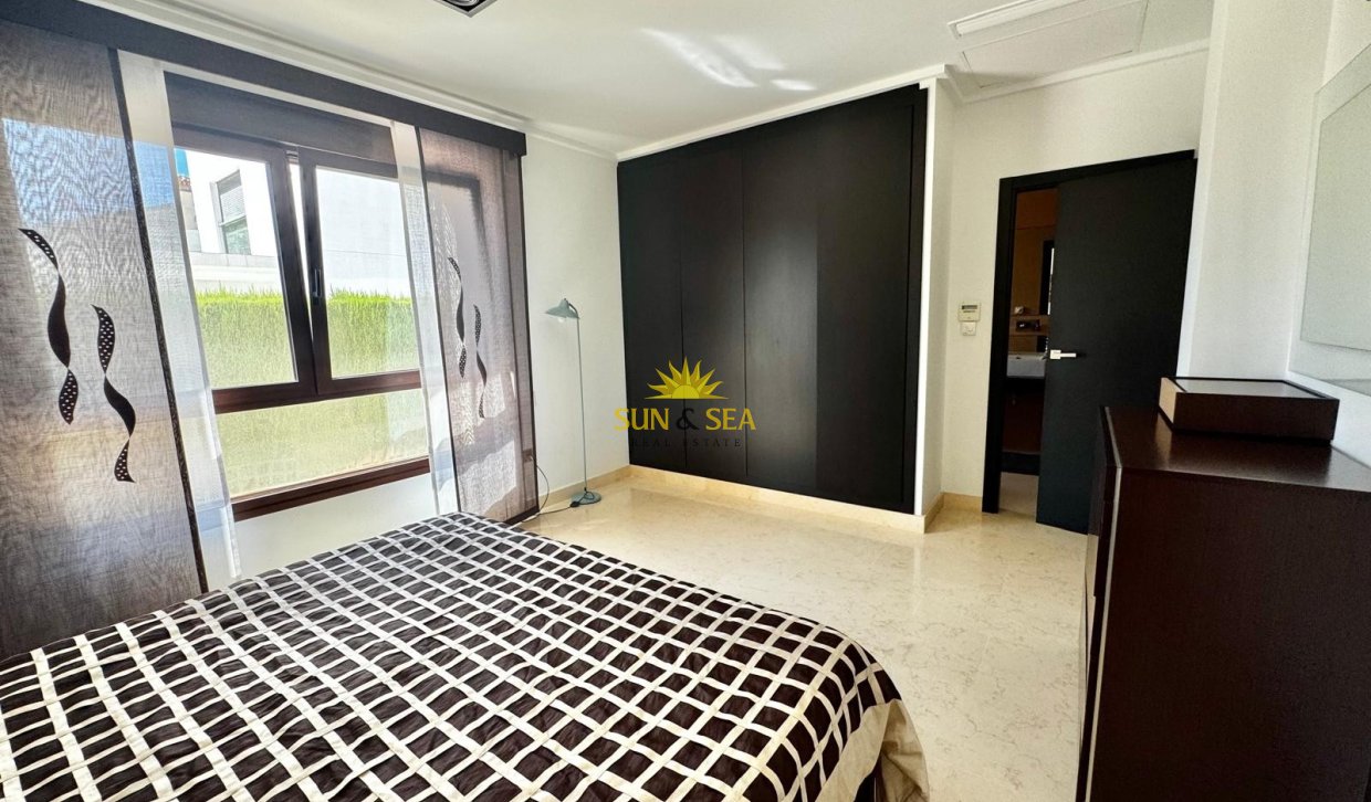 Resale - Villa / Semi detached - Orihuela Costa - Cabo Roig