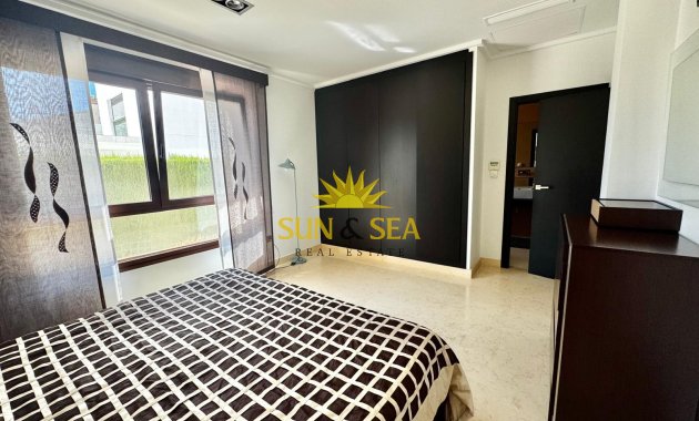 Resale - Villa / Semi detached - Orihuela Costa - Cabo Roig