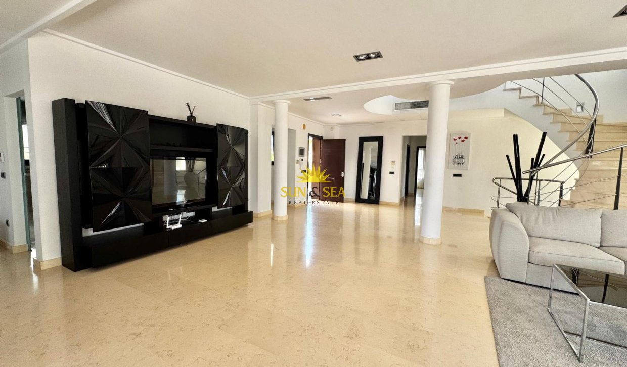 Resale - Villa / Semi detached - Orihuela Costa - Cabo Roig