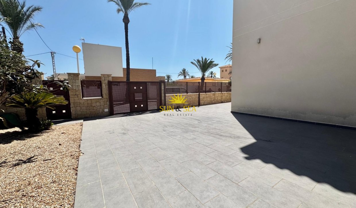 Resale - Villa / Semi detached - Orihuela Costa - Cabo Roig