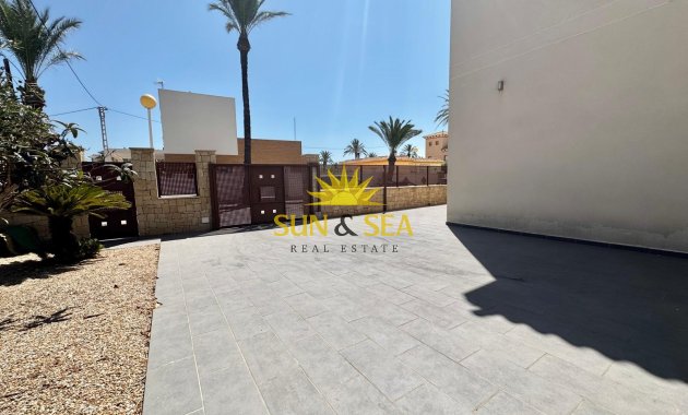 Resale - Villa / Semi detached - Orihuela Costa - Cabo Roig