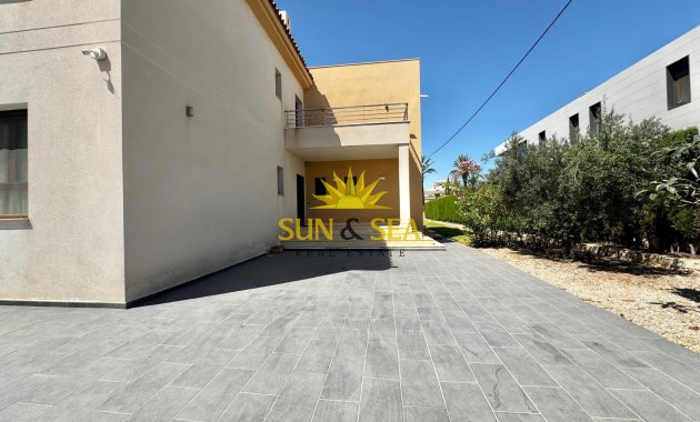 Resale - Villa / Semi detached - Orihuela Costa - Cabo Roig