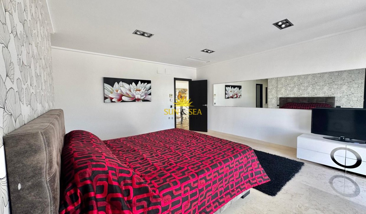 Resale - Villa / Semi detached - Orihuela Costa - Cabo Roig