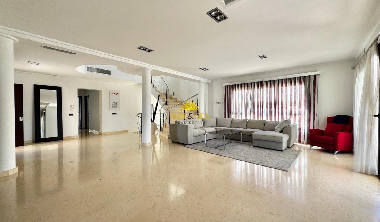Resale - Villa / Semi detached - Orihuela Costa - Cabo Roig