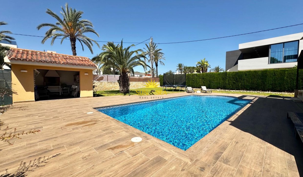Resale - Villa / Semi detached - Orihuela Costa - Cabo Roig