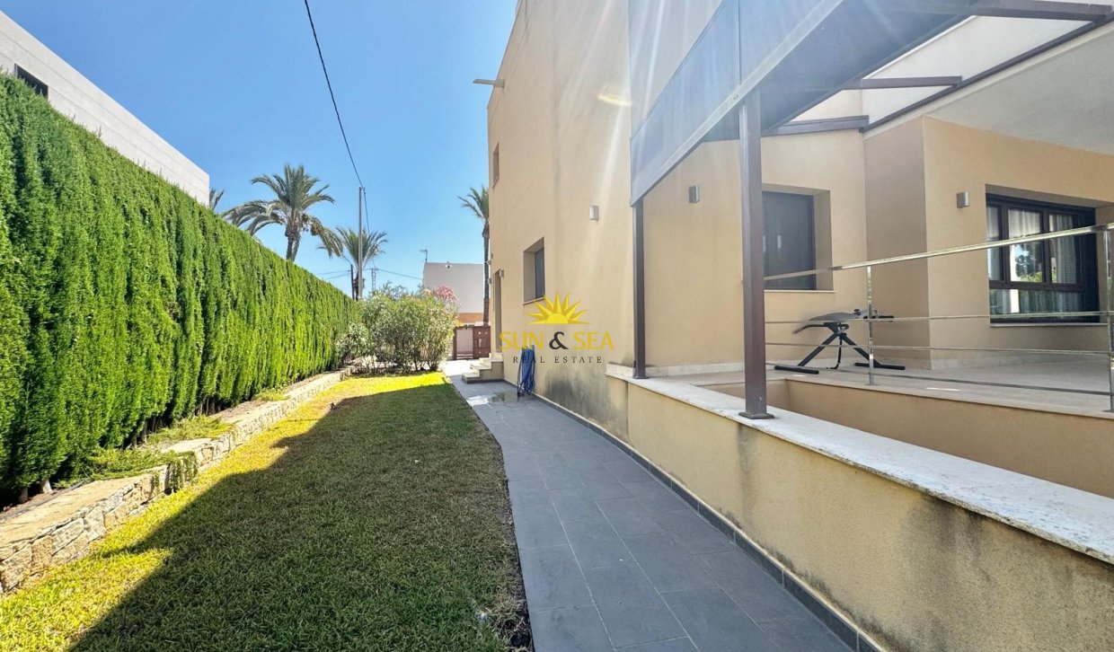 Resale - Villa / Semi detached - Orihuela Costa - Cabo Roig