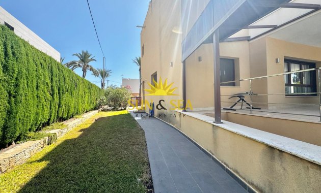 Resale - Villa / Semi detached - Orihuela Costa - Cabo Roig