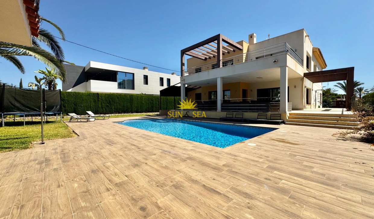 Resale - Villa / Semi detached - Orihuela Costa - Cabo Roig