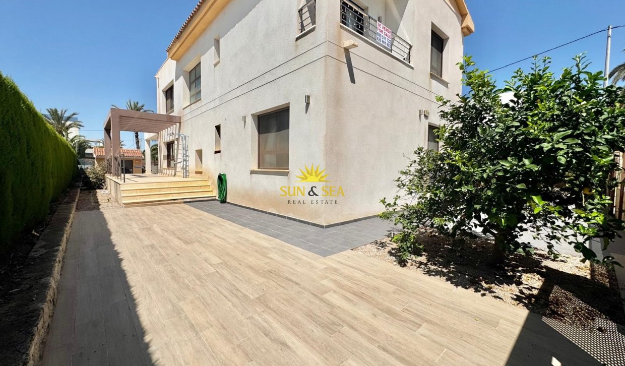 Resale - Villa / Semi detached - Orihuela Costa - Cabo Roig