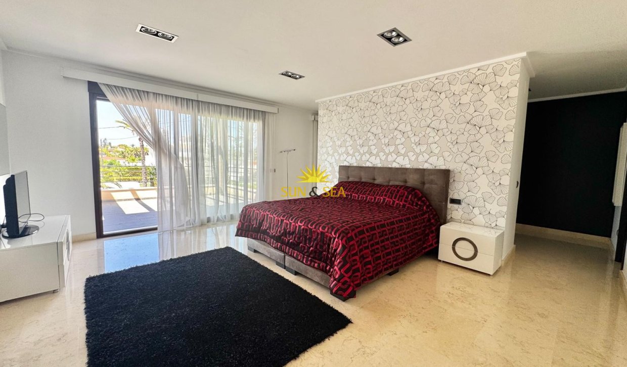 Resale - Villa / Semi detached - Orihuela Costa - Cabo Roig