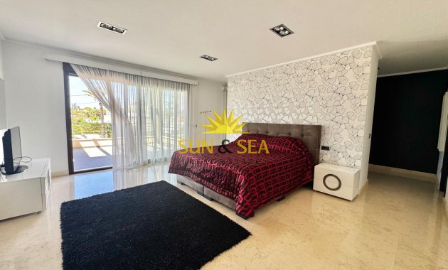 Resale - Villa / Semi detached - Orihuela Costa - Cabo Roig