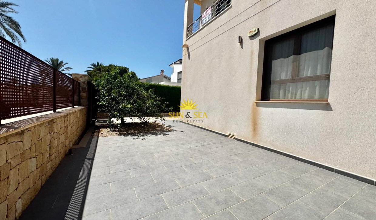 Resale - Villa / Semi detached - Orihuela Costa - Cabo Roig