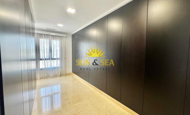 Resale - Villa / Semi detached - Orihuela Costa - Cabo Roig