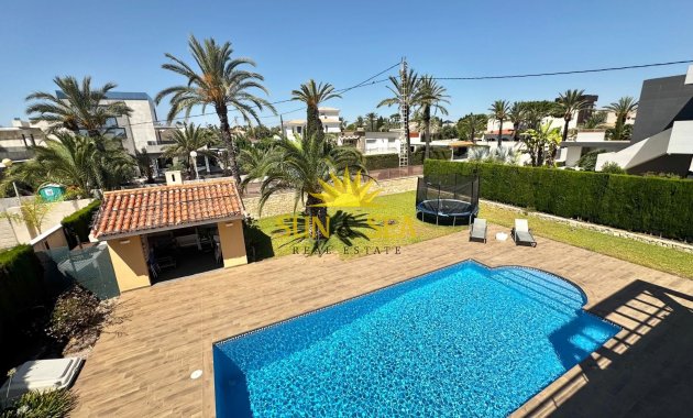 Resale - Villa / Semi detached - Orihuela Costa - Cabo Roig
