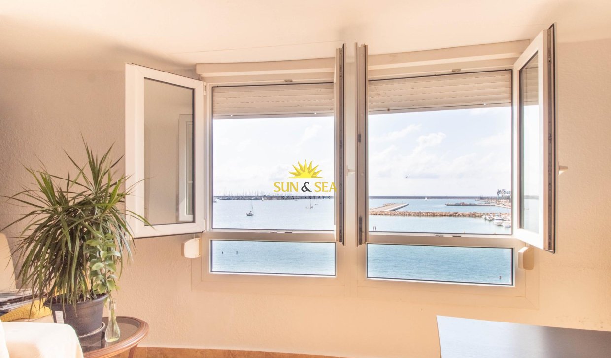Resale - Apartment - Torrevieja - Acequion