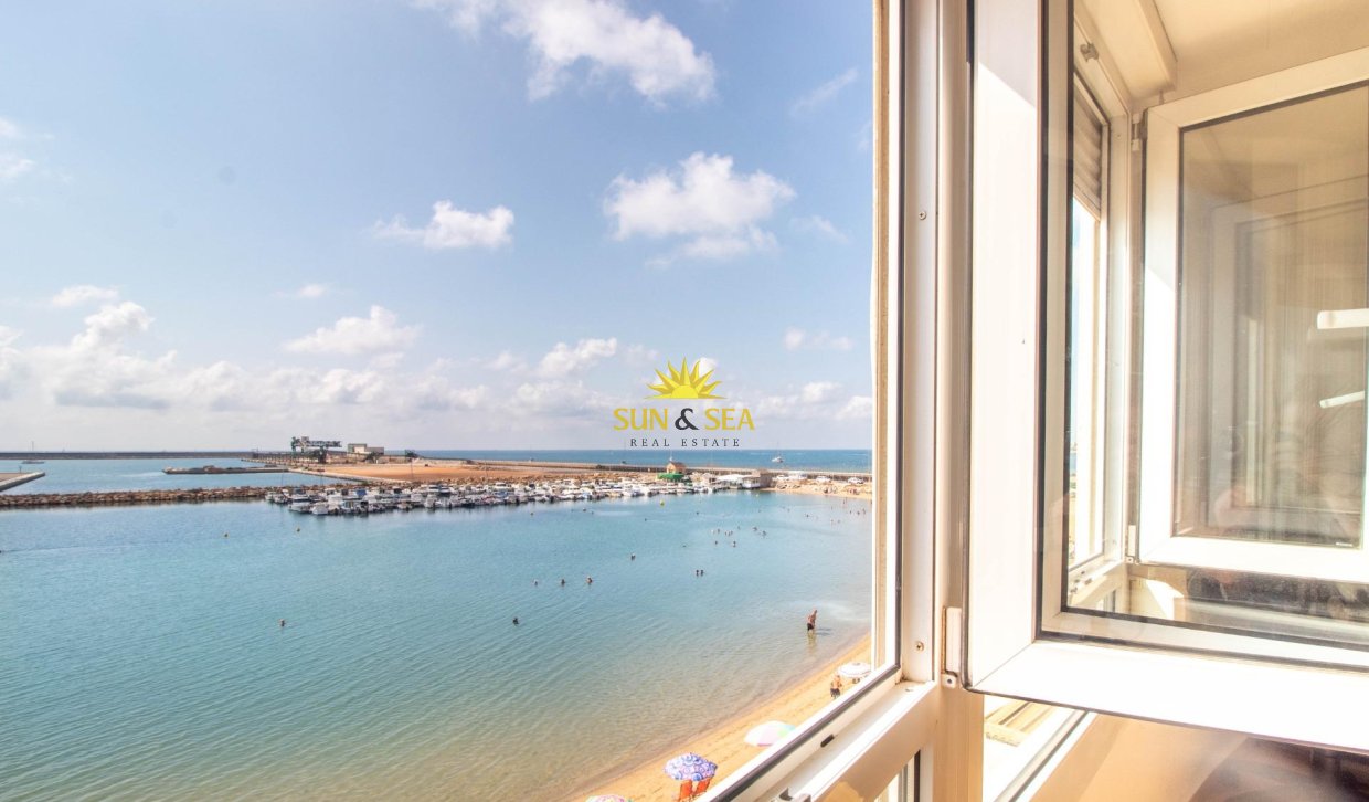 Resale - Apartment - Torrevieja - Acequion