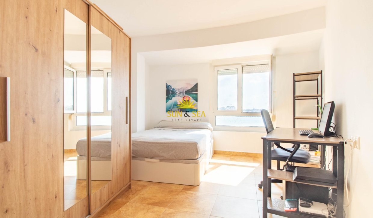 Resale - Apartment - Torrevieja - Acequion