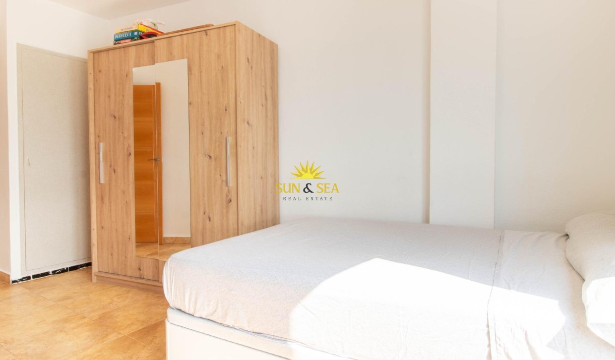 Resale - Apartment - Torrevieja - Acequion