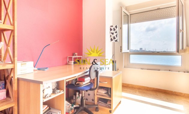 Resale - Apartment - Torrevieja - Acequion