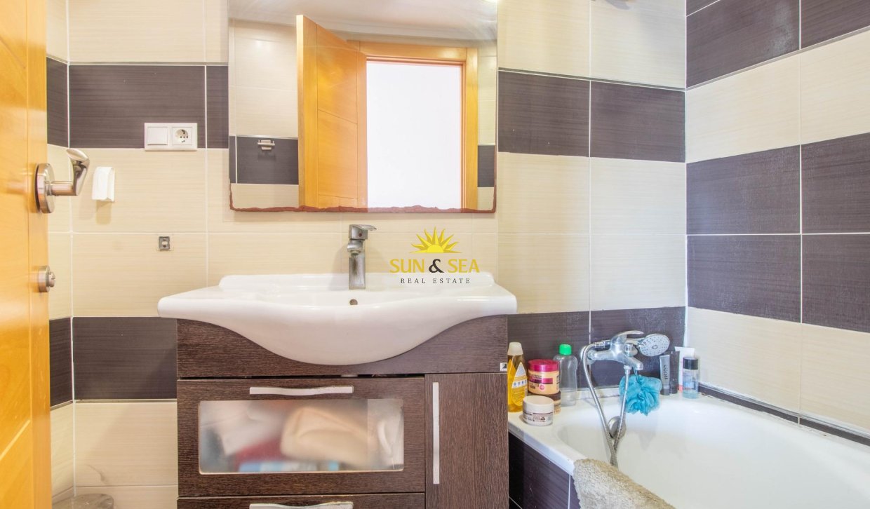 Resale - Apartment - Torrevieja - Acequion