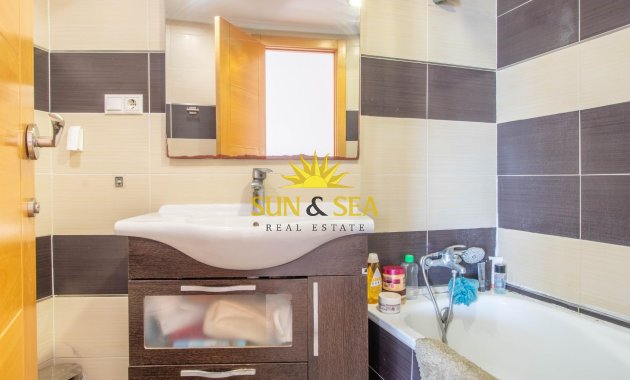 Resale - Apartment - Torrevieja - Acequion