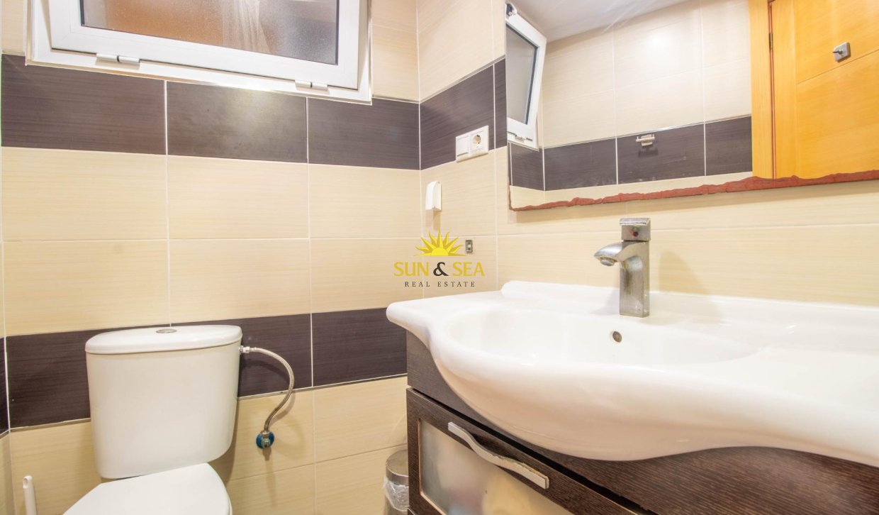 Resale - Apartment - Torrevieja - Acequion