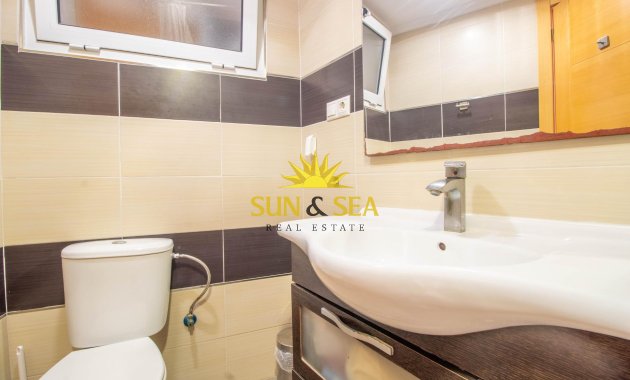 Resale - Apartment - Torrevieja - Acequion