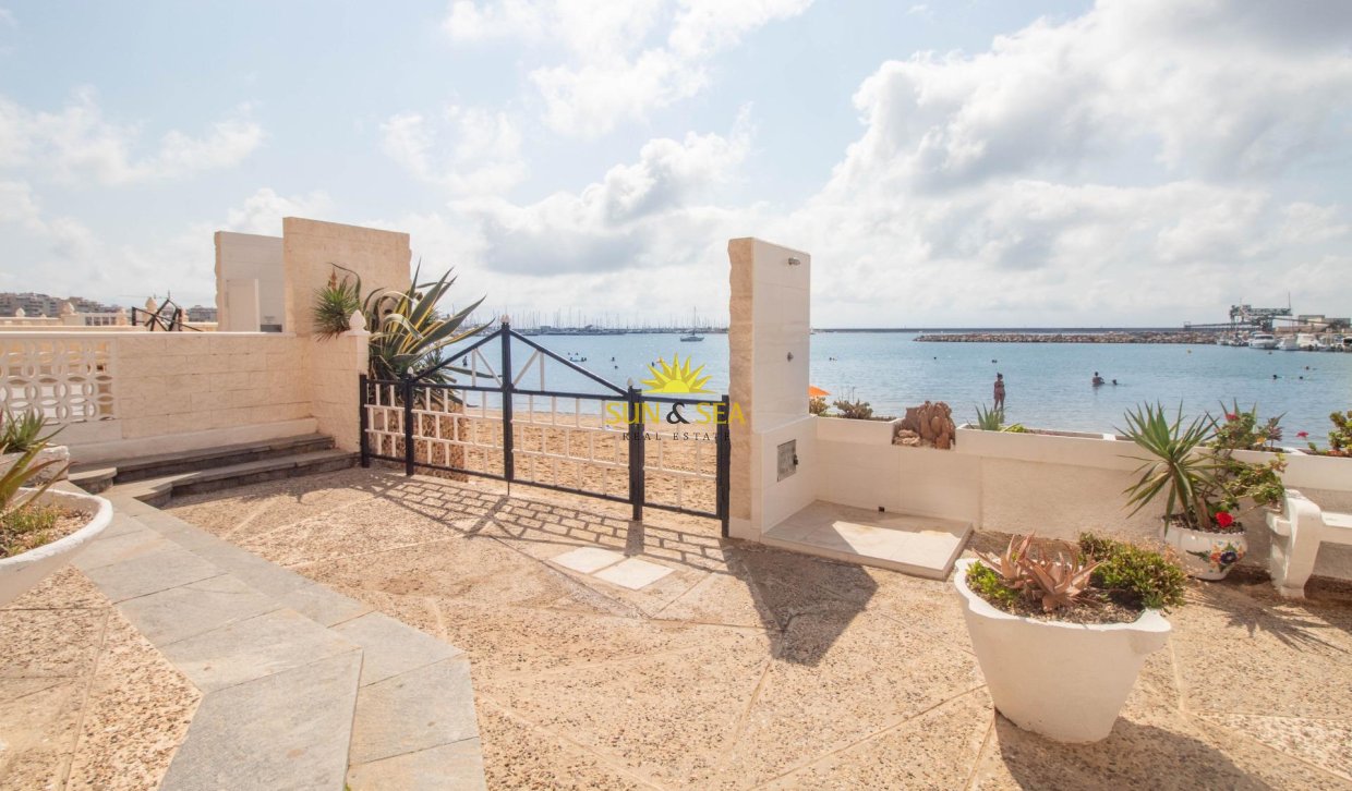 Resale - Apartment - Torrevieja - Acequion