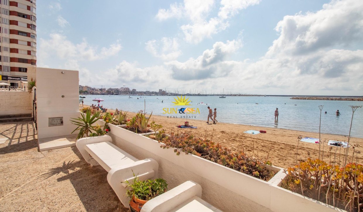Resale - Apartment - Torrevieja - Acequion