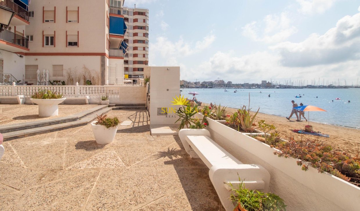 Resale - Apartment - Torrevieja - Acequion
