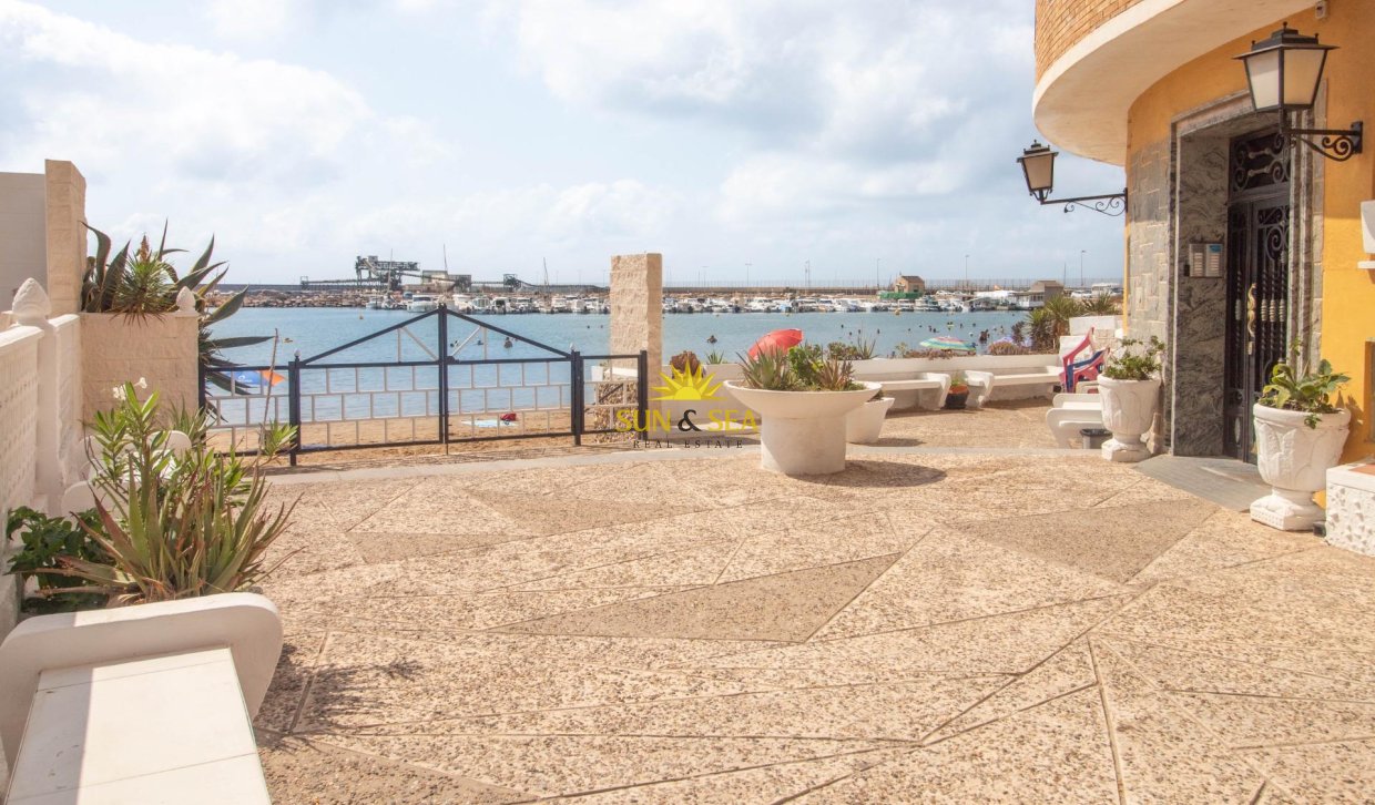 Resale - Apartment - Torrevieja - Acequion