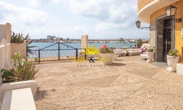 Resale - Apartment - Torrevieja - Acequion