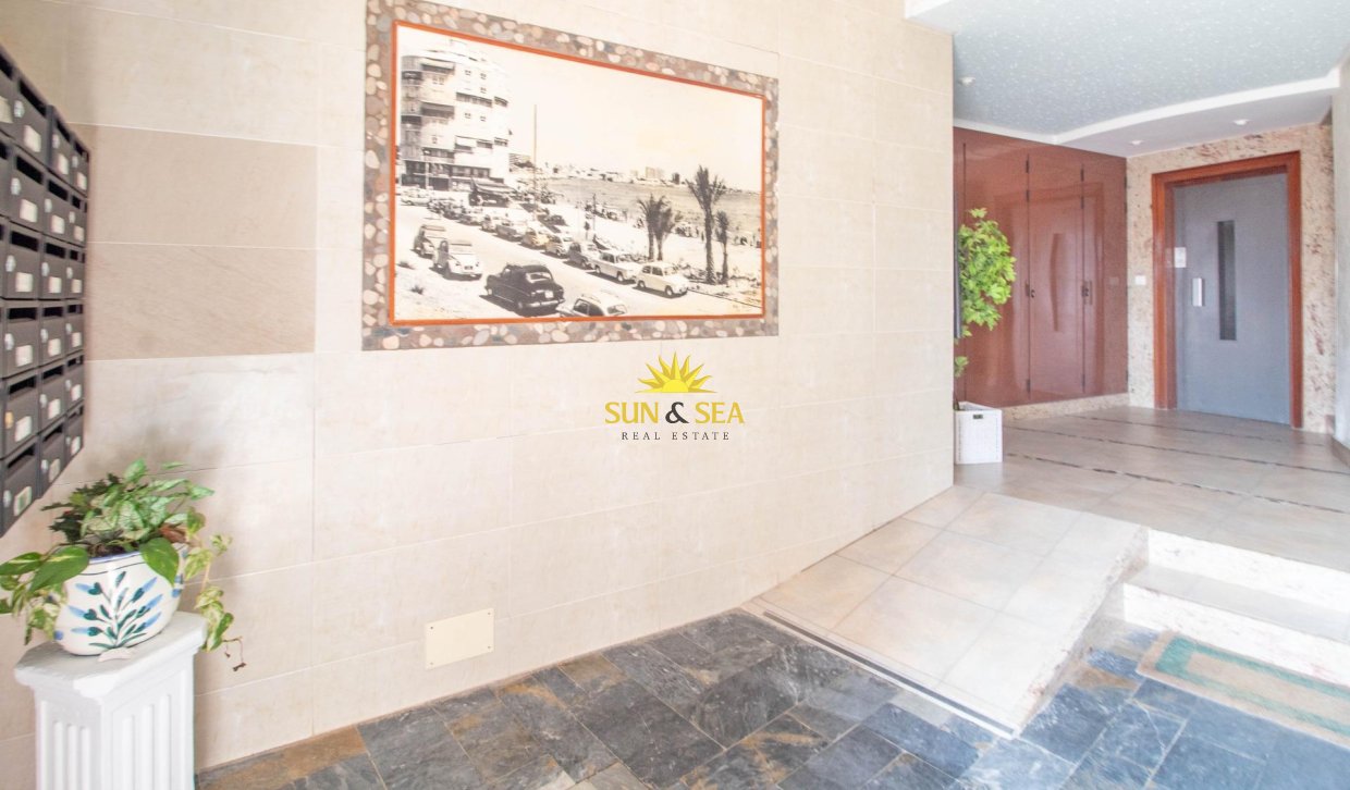 Resale - Apartment - Torrevieja - Acequion