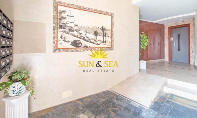 Resale - Apartment - Torrevieja - Acequion