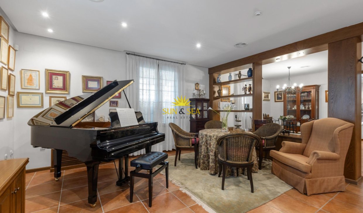 Resale - Villa - Torrevieja - La veleta