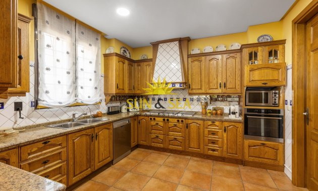 Resale - Villa - Torrevieja - La veleta