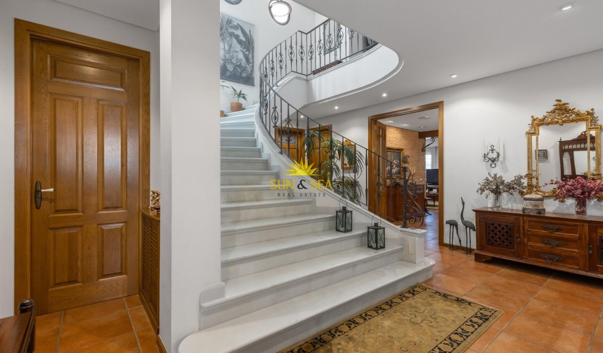 Resale - Villa - Torrevieja - La veleta