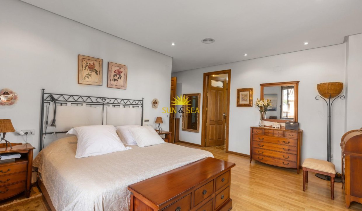 Resale - Villa - Torrevieja - La veleta