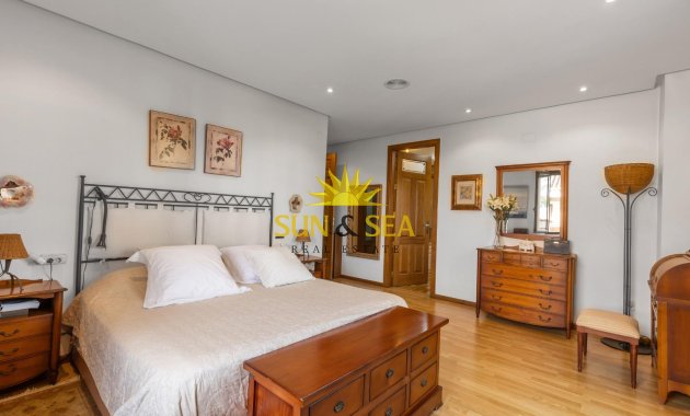 Resale - Villa - Torrevieja - La veleta