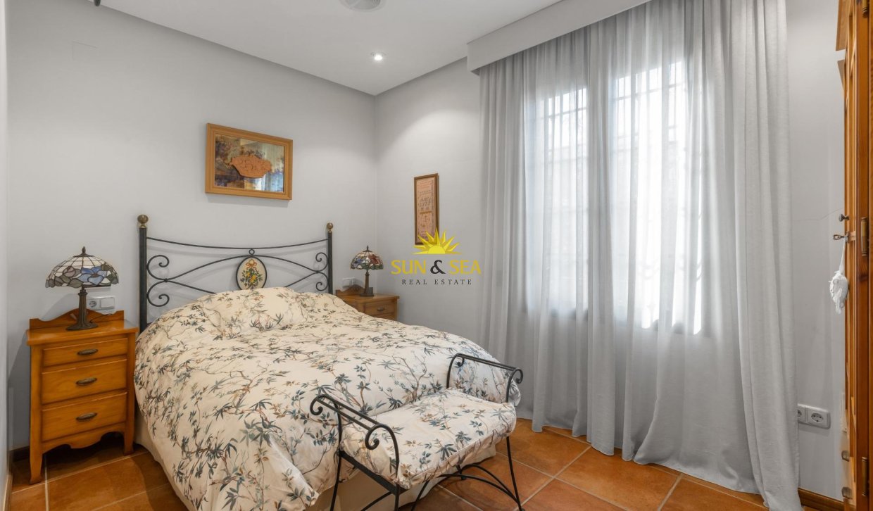 Resale - Villa - Torrevieja - La veleta