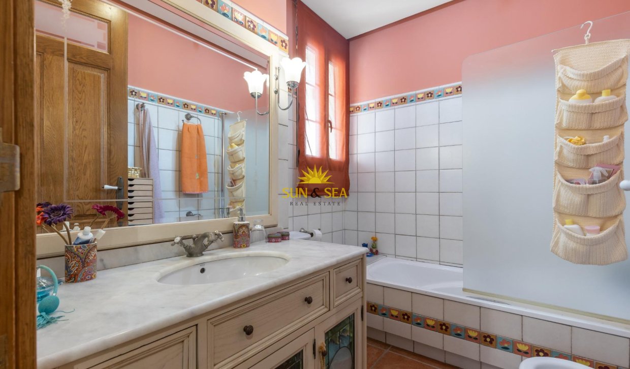 Resale - Villa - Torrevieja - La veleta
