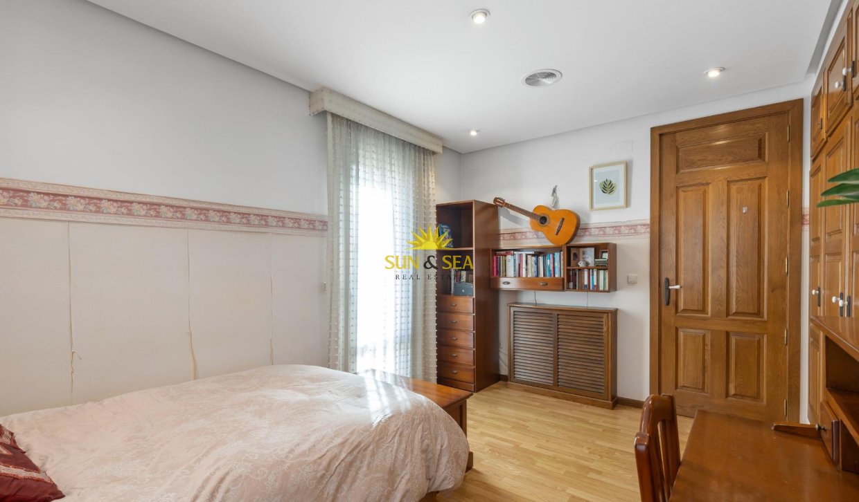 Resale - Villa - Torrevieja - La veleta
