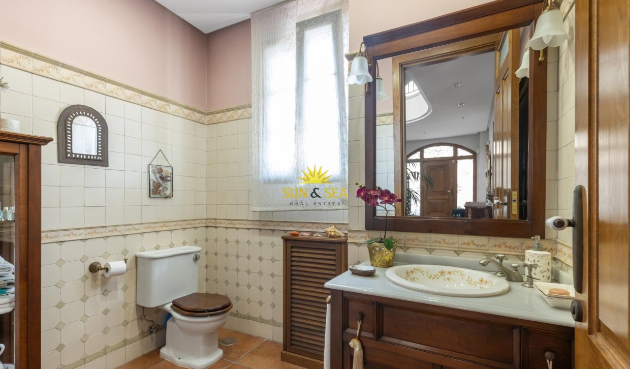Resale - Villa - Torrevieja - La veleta