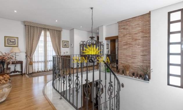 Resale - Villa - Torrevieja - La veleta