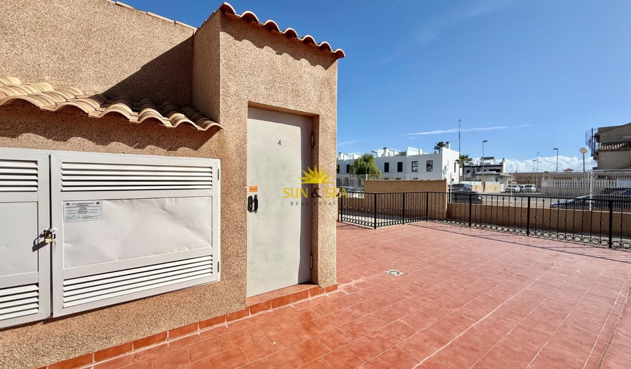 Resale - Ground Floor - Orihuela Costa - Punta Prima