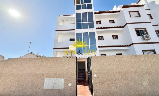 Resale - Apartment - Orihuela Costa - Punta Prima