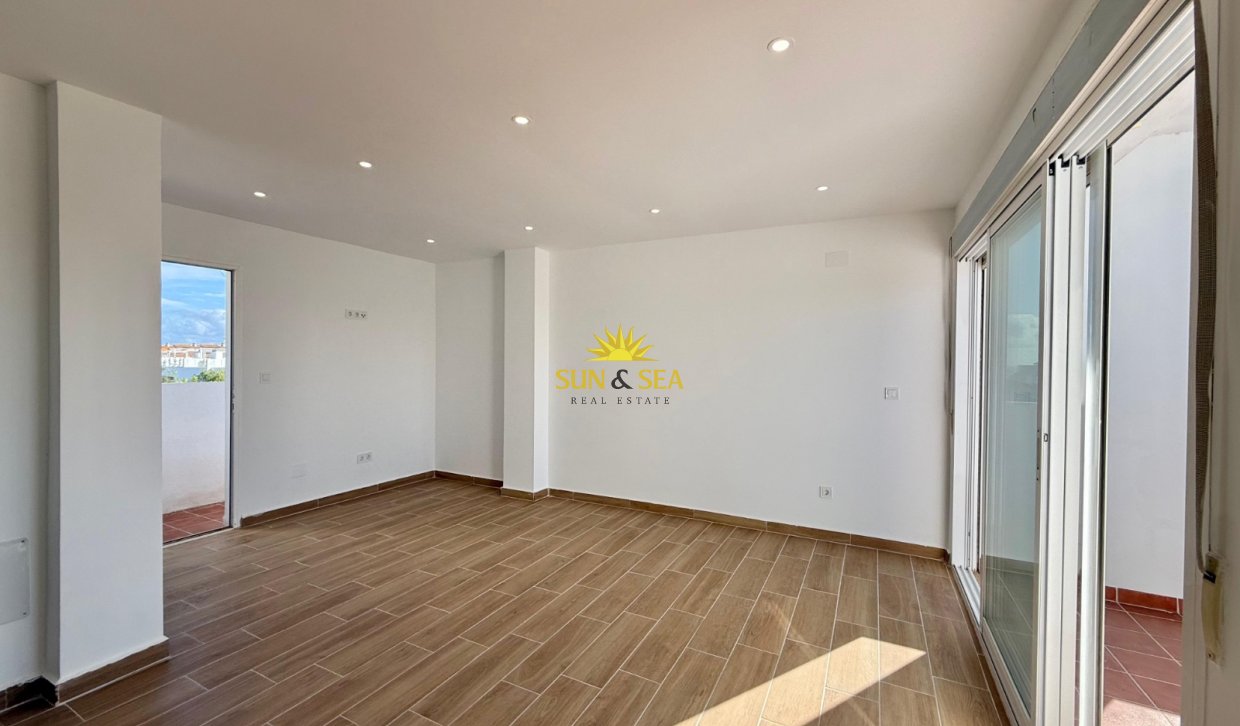 Resale - Apartment - Orihuela Costa - Punta Prima
